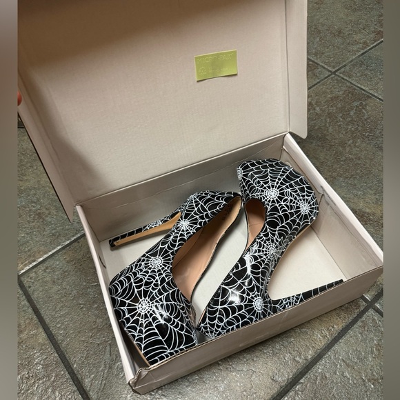 Spiderweb Halloween Heels US 7 - Picture 4 of 9